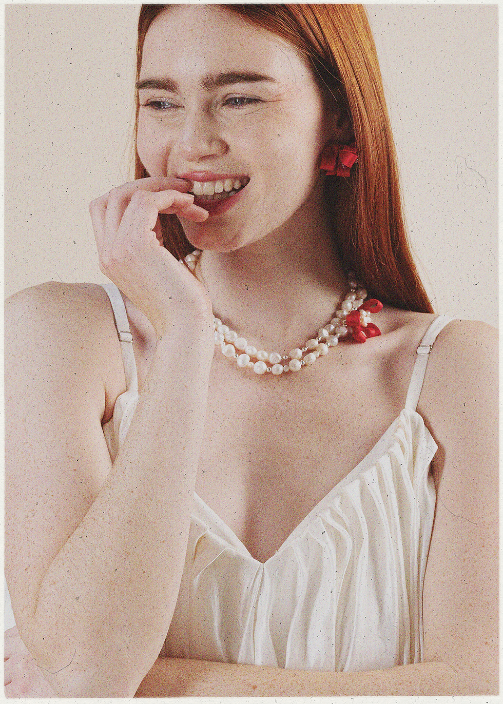 Thumbnail: Tear Flower Pearl Nacklace