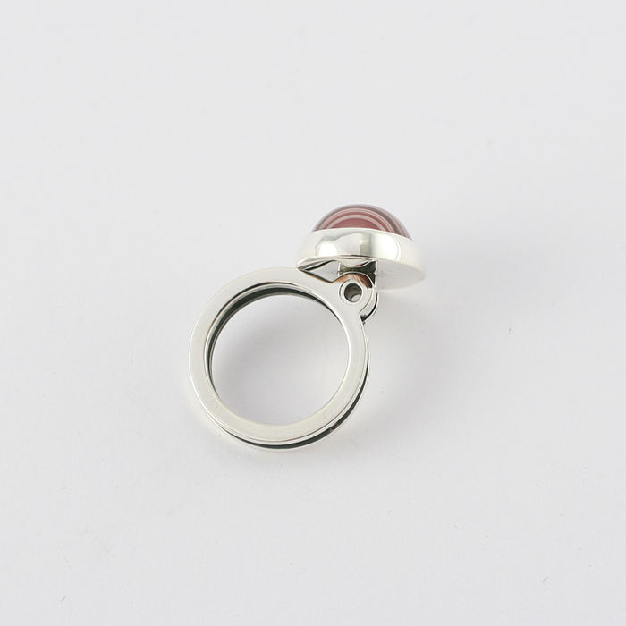 Pierścionek srebrny z fioletowym agatem na ruchomym przegubie