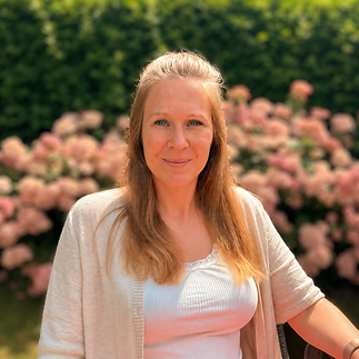 Lisa-Maria Thommek ist Expertin in der Praxisgemeinschaft im YOGAyoga-Haus in Kalkar