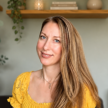 Anna Janssen, Expertin in der Praxisgemeinschaft im YOGAyoga-Haus