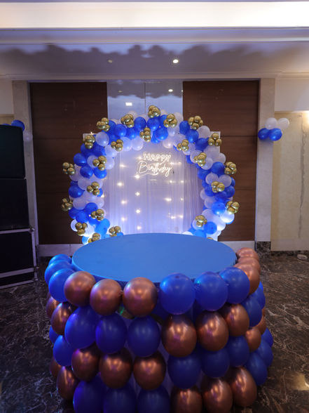 Balloon ring arch with fairy lights and chrome balloon cake table, birthday decoration by Birthday Bazaar