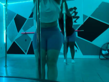 Pole Dancing: Strength, Flexibility, and Confidence in Every Move