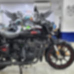 Thumbnail: Royal Enfield Classic 350 Stealth Black 