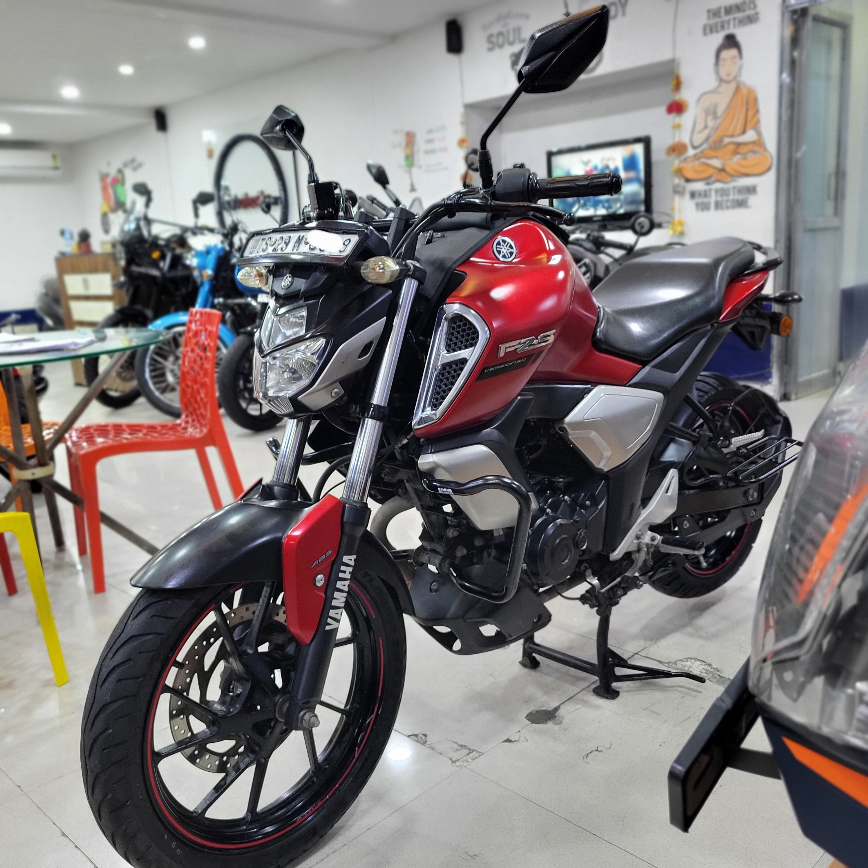 Yamaha FZS V3