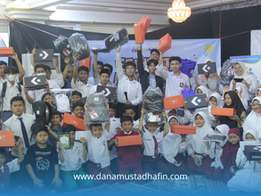 Selain Beasiswa, Dana Mustadhafin Salurkan Perlengkapan Sekolah