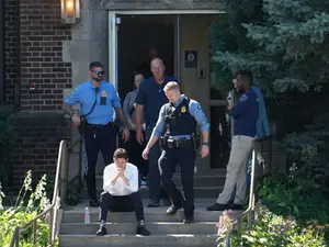 성당에서 미사보던 아이들에 총질 2명 사망 17명 부상