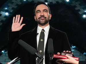 코란 들고 선서한 맘다니 뉴욕시장 취임하자 마자 이스라엘과 충돌