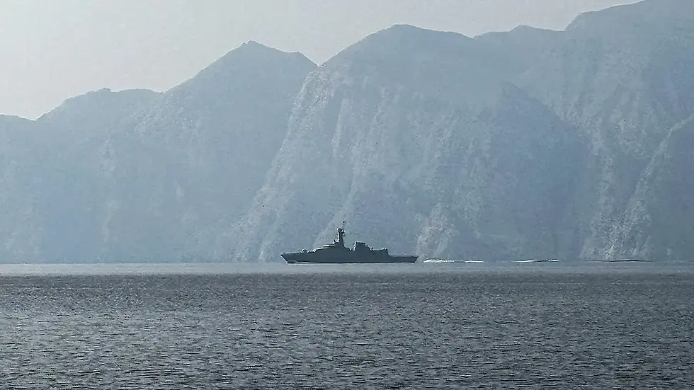 중동 전략적 요충 호르무즈 선박 통행량 70% 급감