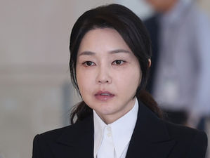 김건희 특검 출석, '아무것도 아닌 사람이 심려끼쳐 죄송' 권력에 빌붙어 잇속차리려는 국민도 문제