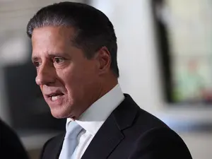 FBI, "불법체류자 체포 추방 반대" LA 통합교육국 앨버토 커발로 교육감 자택 사무실 압수수색