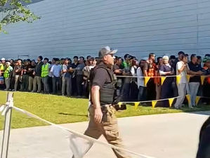 한국 조선일보의 억지 논리 "수십조 공장 지어주고 불법체류자로 뺨 맞았다?