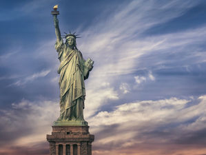 미국 분열시키는 반트럼프 언론들 독자들의 믿음 저버린 반역적 악행 무조건 베껴쓰는 한국기자들 반성하라