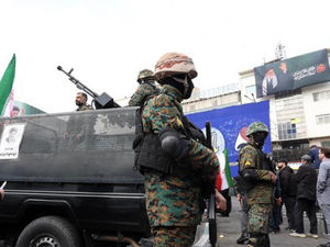 이란 혁명수비대가 권력 행사... 모스타바는 부상으로 핫바지