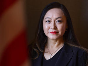 에일린 왕 캘리포니아 아케이디아 시장, 중국 정부 선전하다 적발