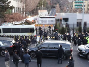어차피 구속될 비굴한 윤석렬,냉정 잃고 지지자들에게 도와달라, 우빨 유튜버는 싸우자 헛소리 싸우자에 가세 선동