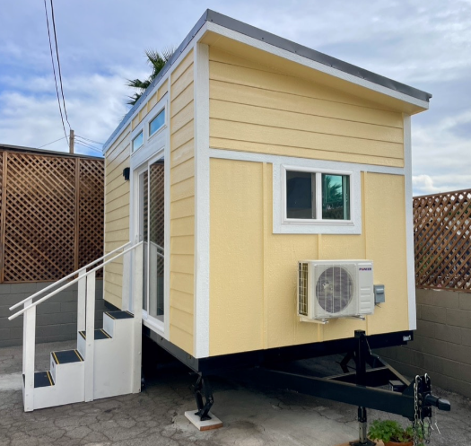 Miniaturbild: SMILE T0 Mobilheim auf Anhänger, kompakt und hochwertig