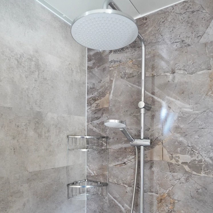 Miniature : Conteneur de bureau 8x3 m modèle Berlin – Avec salle de bain et cuisine de luxe