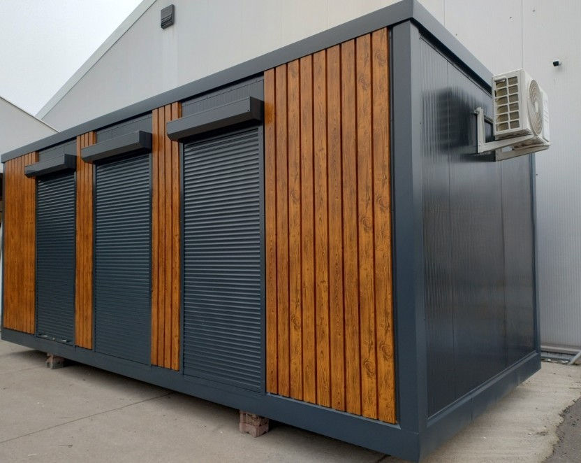 Miniaturbild: 21 m² großer Bürocontainer mit WC und Kochnische