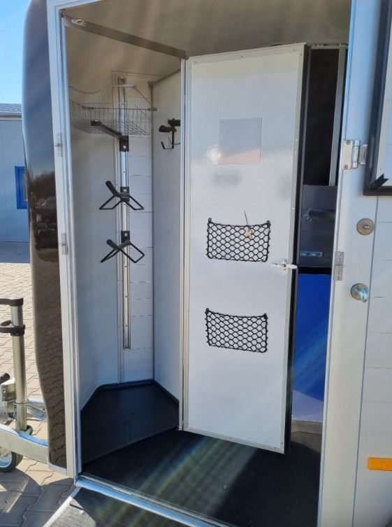 Miniaturbild: Cheval Liberté Touring Country Anhänger mit Frontrampe und Sattelkammer – 2 Sitze