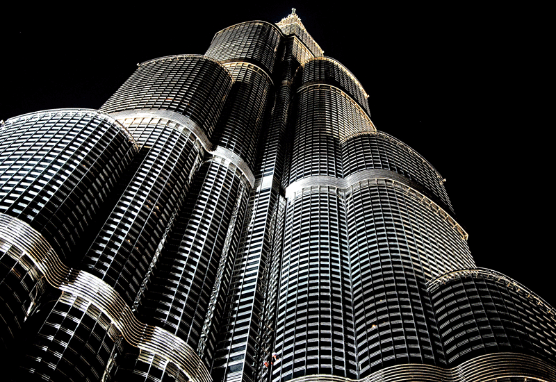 Burj_night_under_1.gif