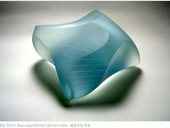 [동아일보] 유리로 형상화한 자연미… 유화 속 돋보이는 조형미…