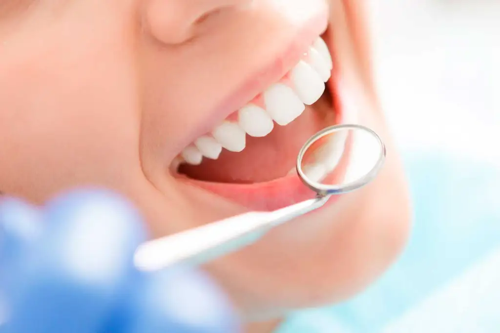 dentisaude-medicina-dentaria-tratamentos-higiene-oral.webp