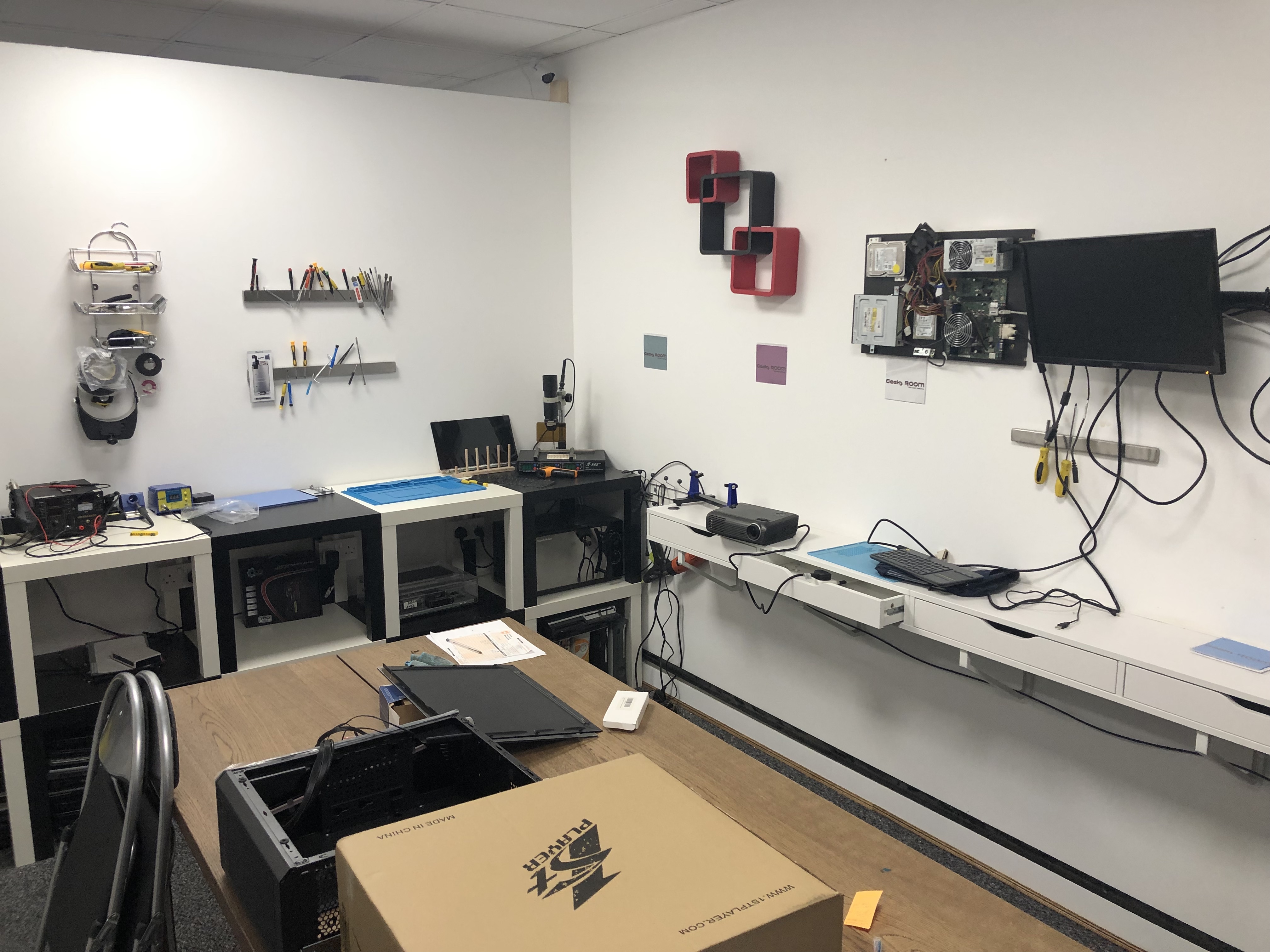 Community, Inclusive & Education Leeds Geeks Room CiC