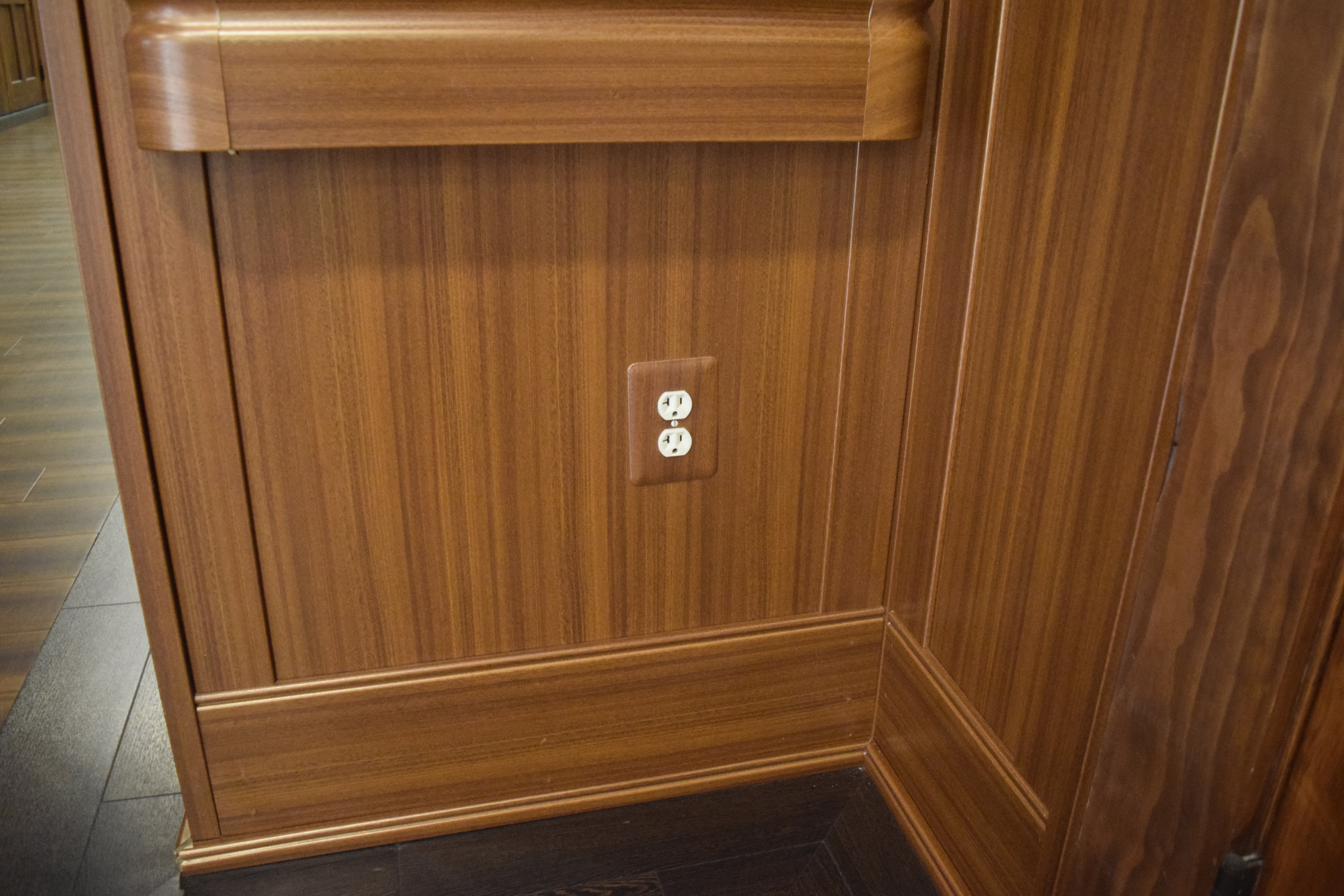 Ven4ma Wainscot, Handrail