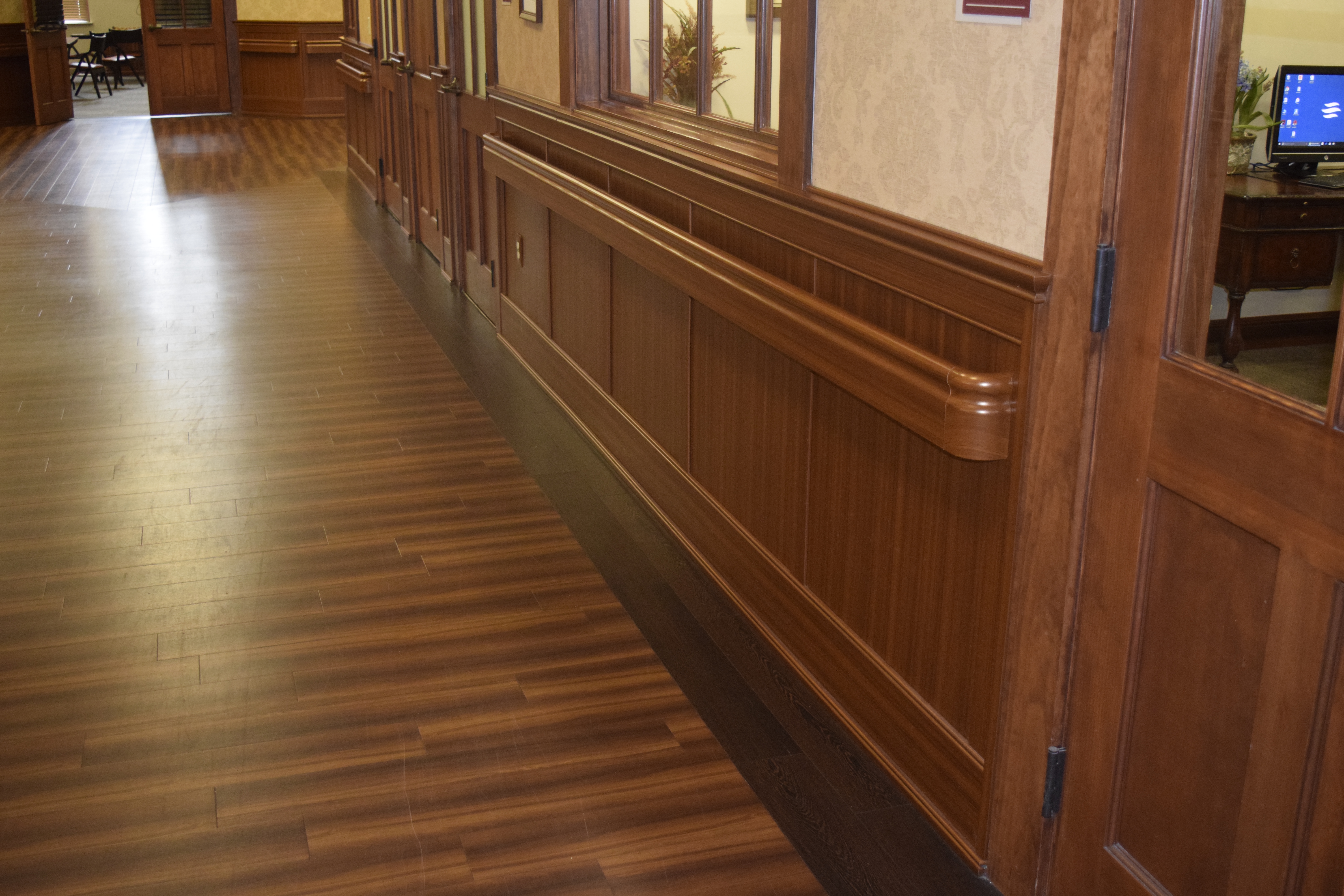 Ven4ma Wainscot, Handrail