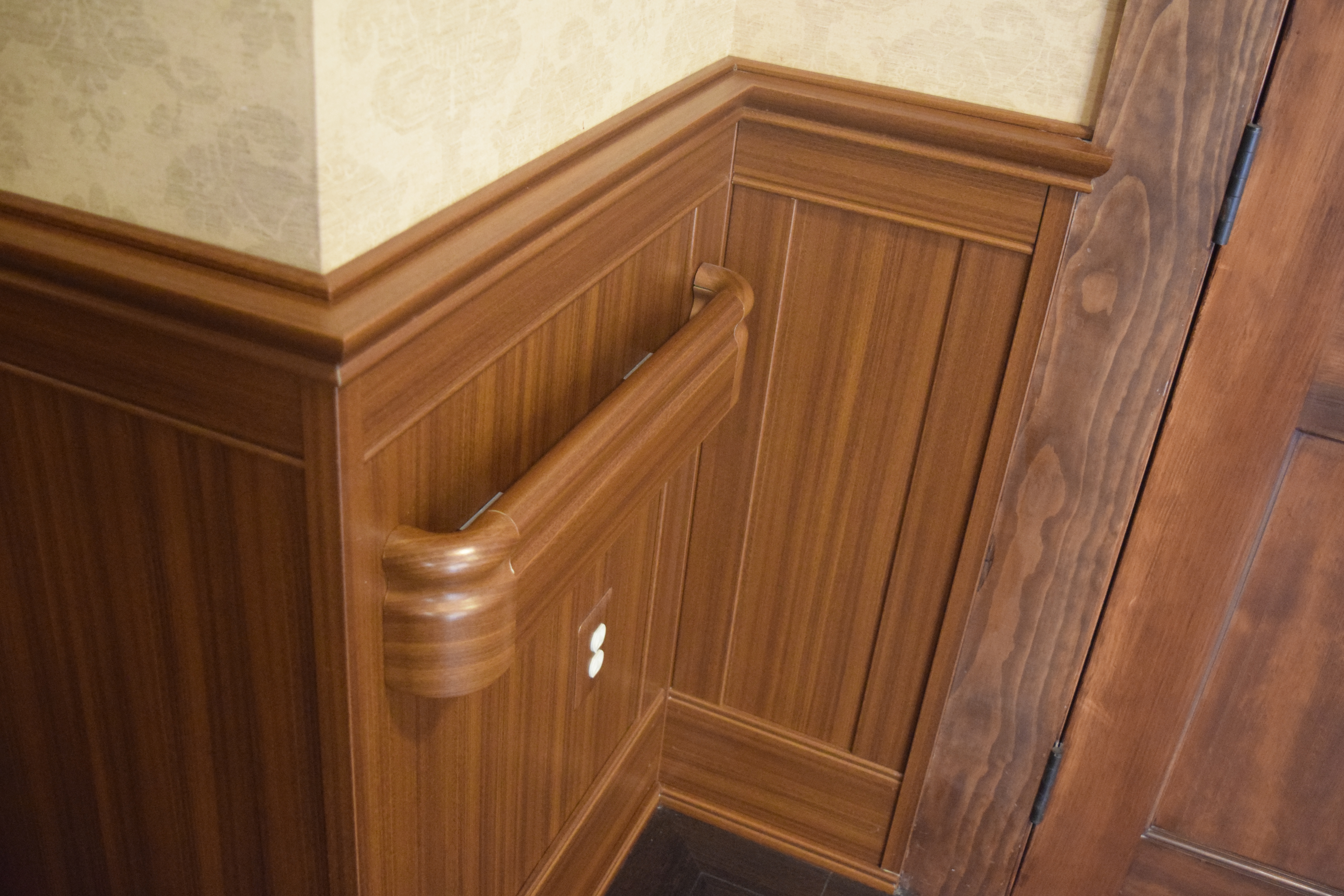 Ven4ma Wainscot, Handrail
