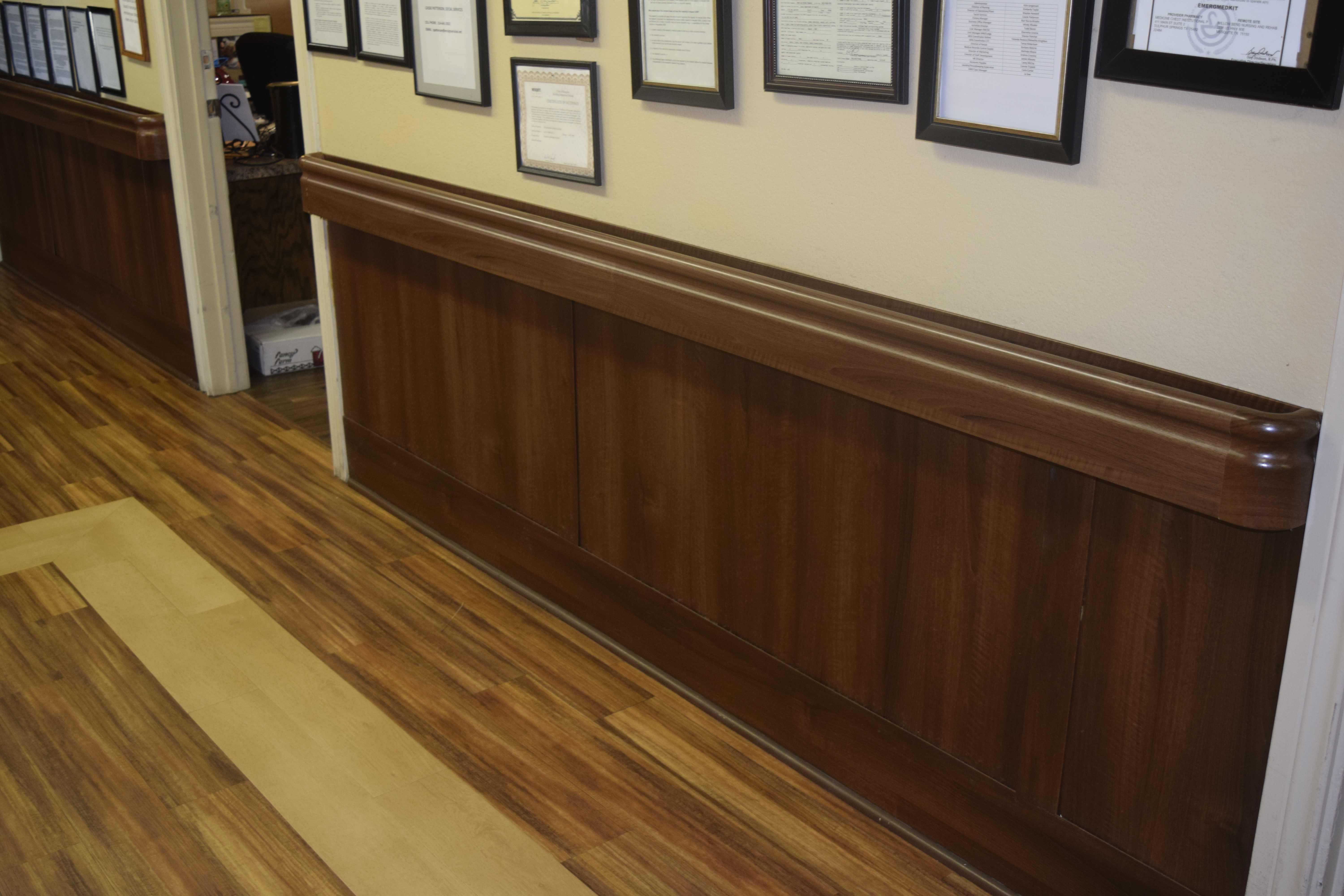 Ven4ma Wainscot, Handrail
