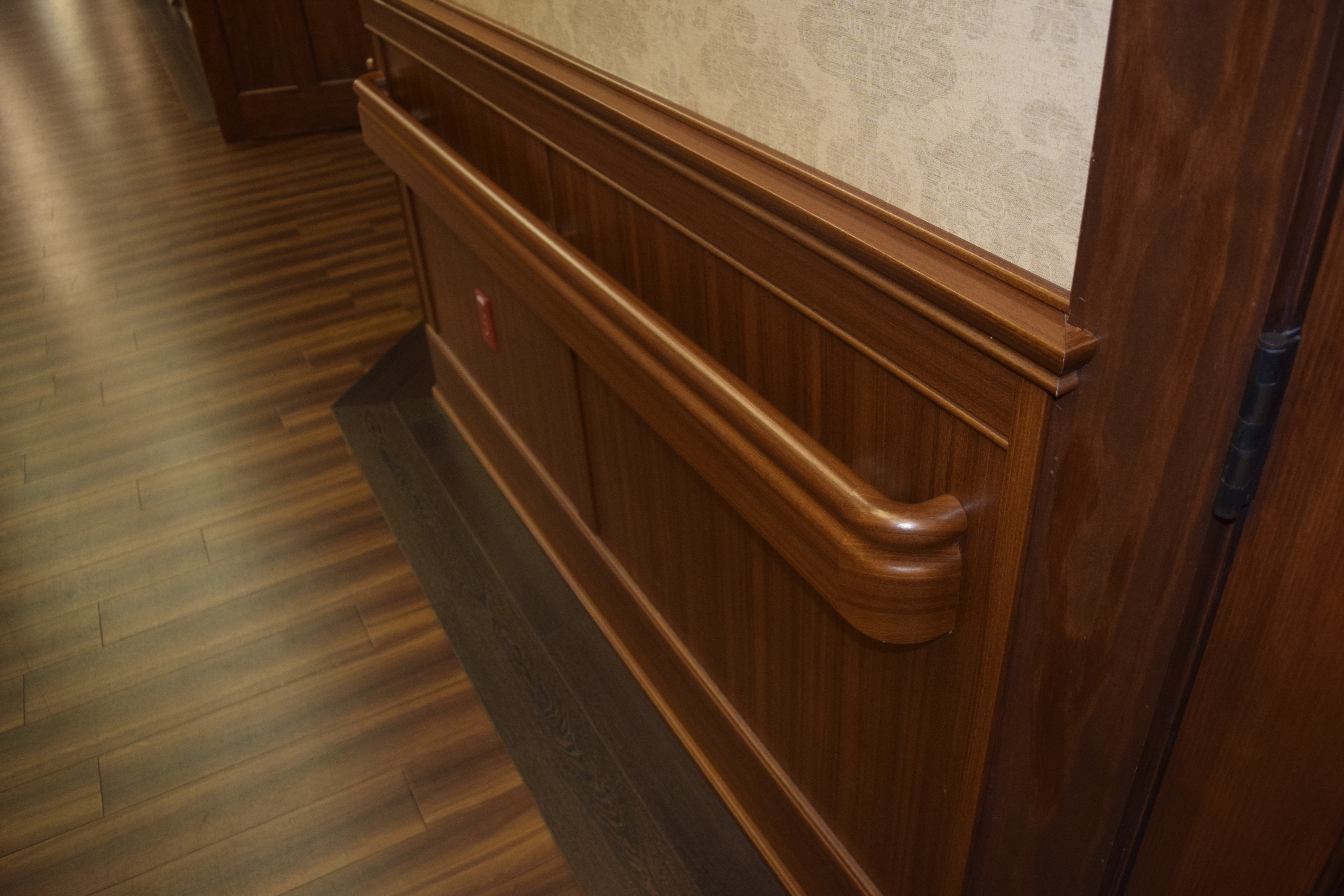 Ven4ma Wainscot, Handrail