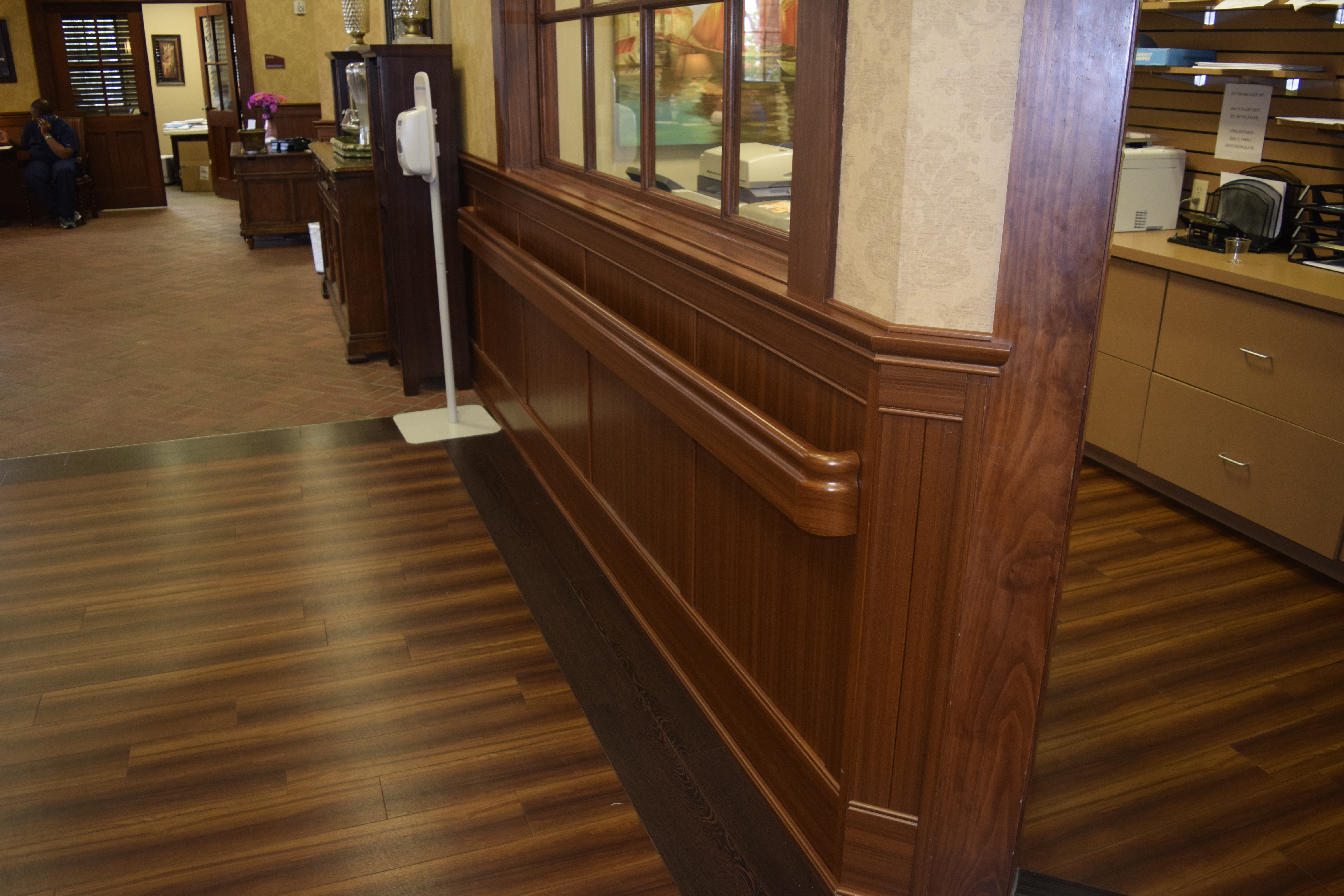 Ven4ma Wainscot, Handrail
