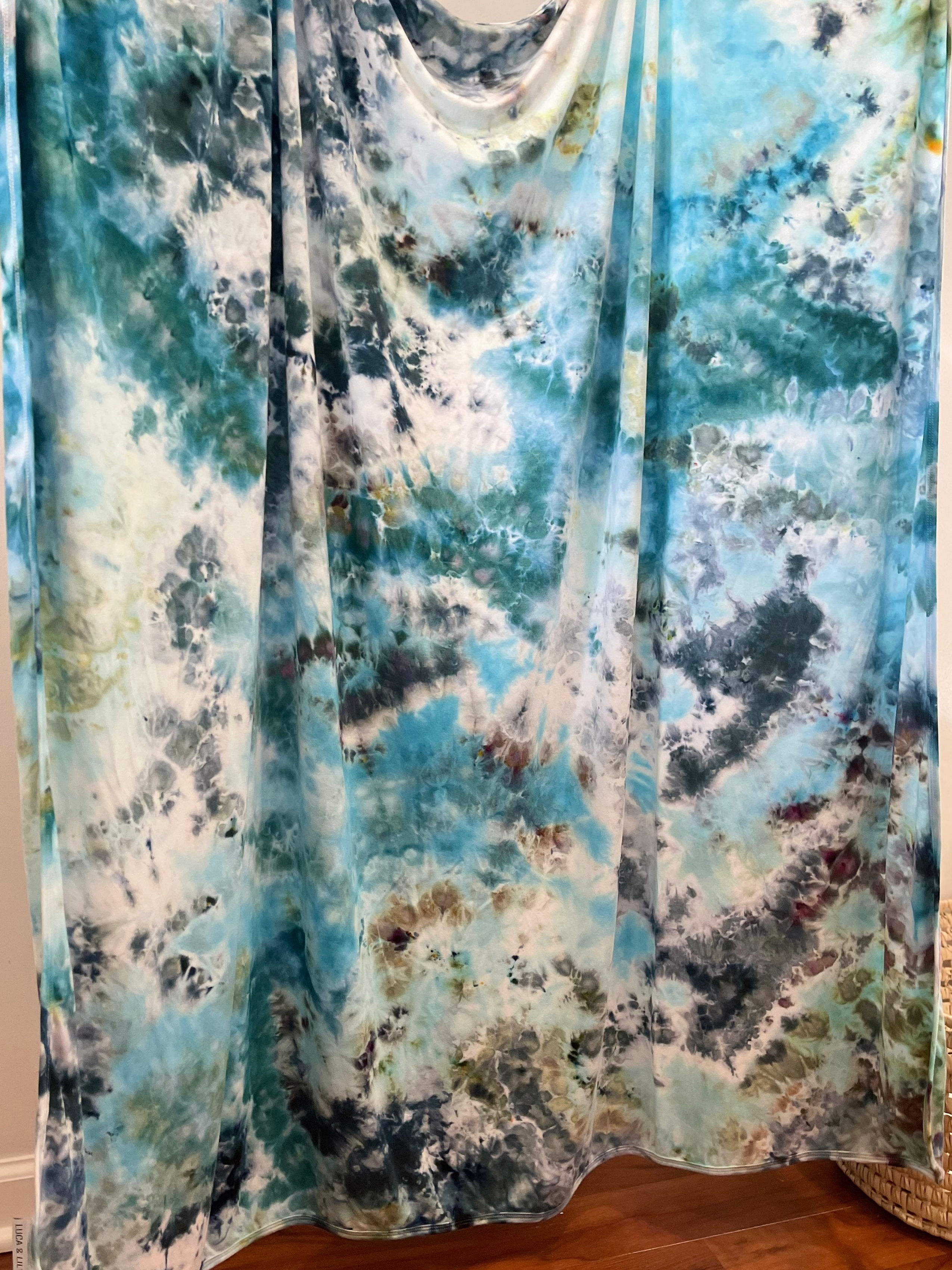 TIDAL WAVE Cozy Blanket