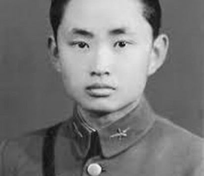 「而萬千國人像已忘掉,你死是為了誰!」