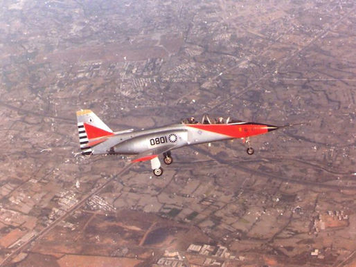 AT-3教練機首飛40週年