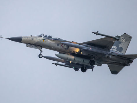 F-CK-1掛載雄鷙空射反艦飛彈首次試飛成功