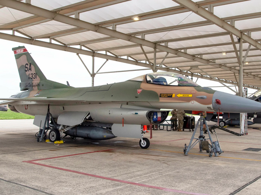 紀念越戰殉職前輩 美軍F-16漆上東南亞迷彩