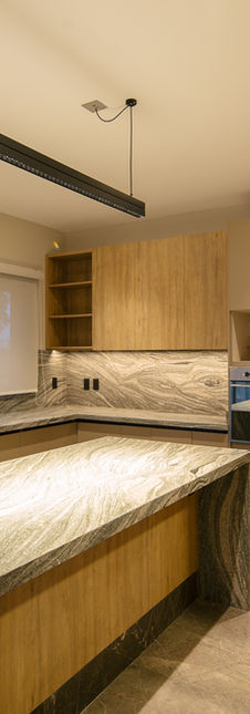 COCINA DE MADERA Y GRANITO