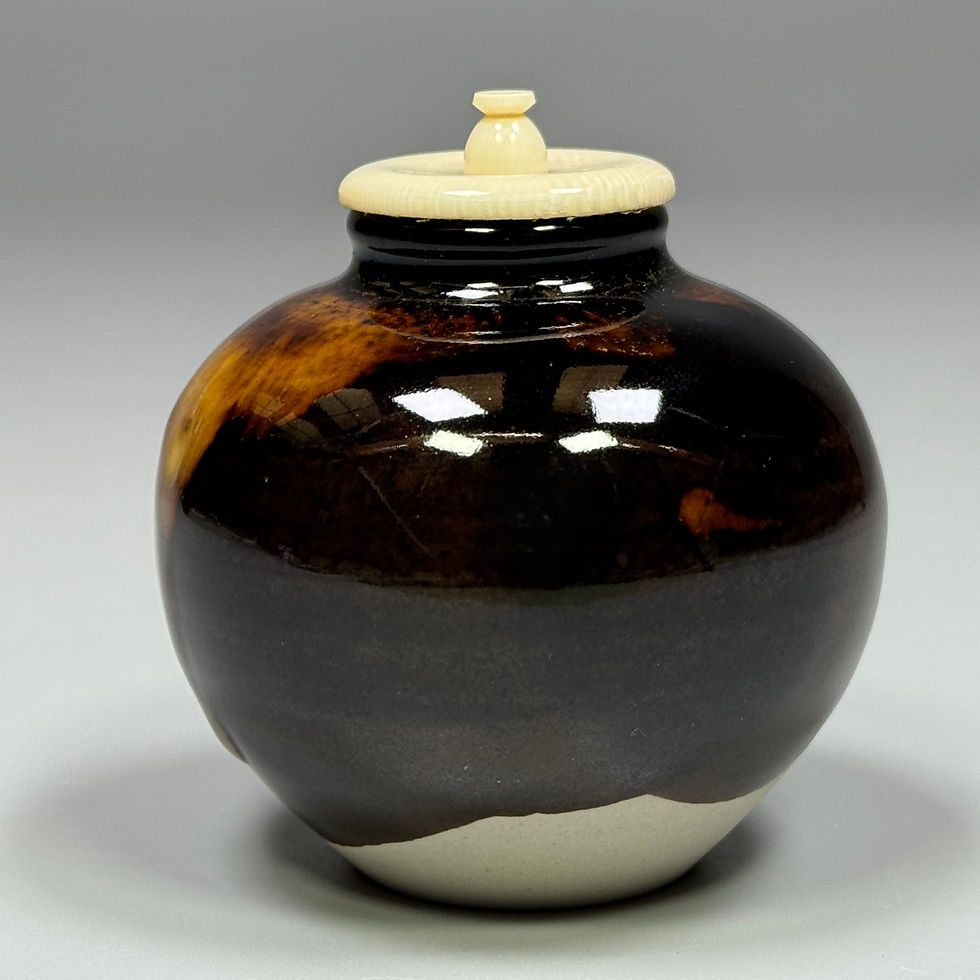 サムネイル： 瀬戸文琳茶入（仕覆：妙心寺金襴）　桶谷定一造