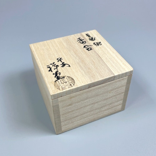 茶道具 青磁一葉香合 手塚祥堂 茶道具 青磁一葉香合 手塚祥堂 青磁 桃香合 手塚祥堂造 | seishodo.