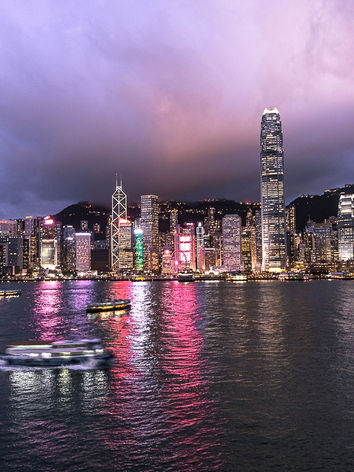 Voir-Hong-Kong-de-nuit-à-Tsim-Sha-Tsui.jpg