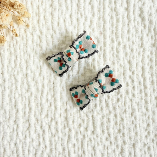 Cream Floral Bow Clips — Mira Accessories South Africa