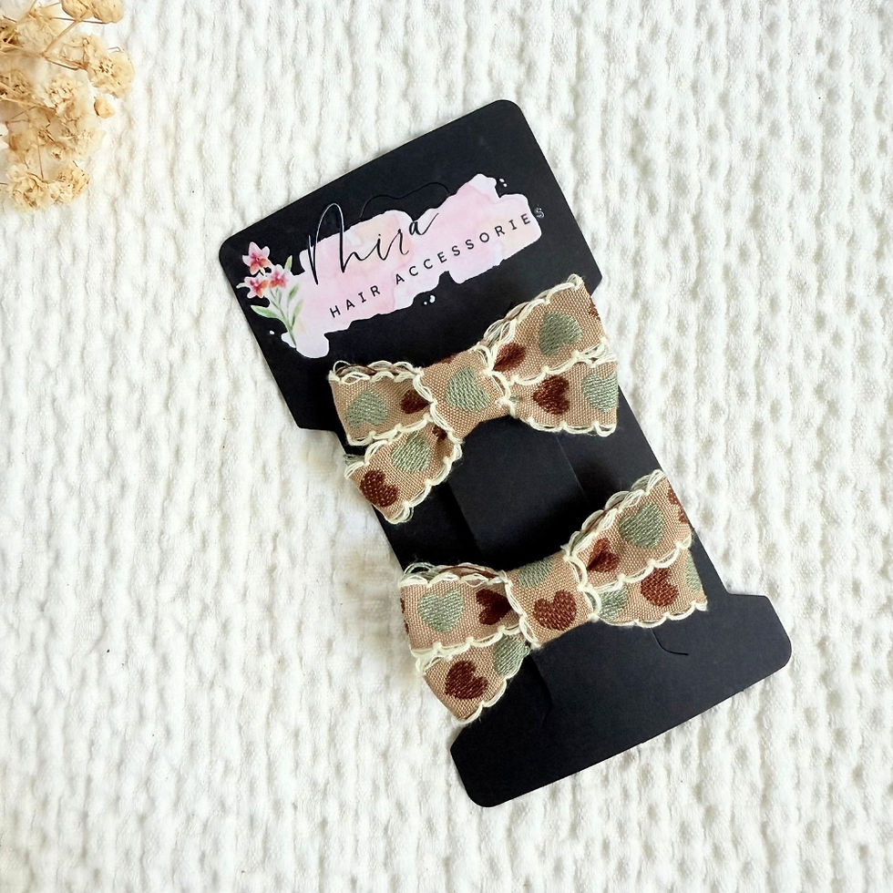 Thumbnail: Green Embroidered Bow Clip