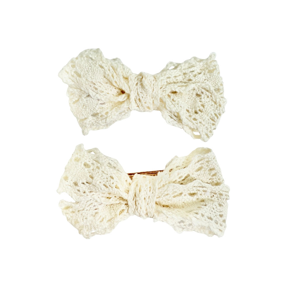 Delicate vintage look for baby girls and toddlers — Off-White Lace Bow Hair Clip Delicate Vintage Look, handmade in South Af…