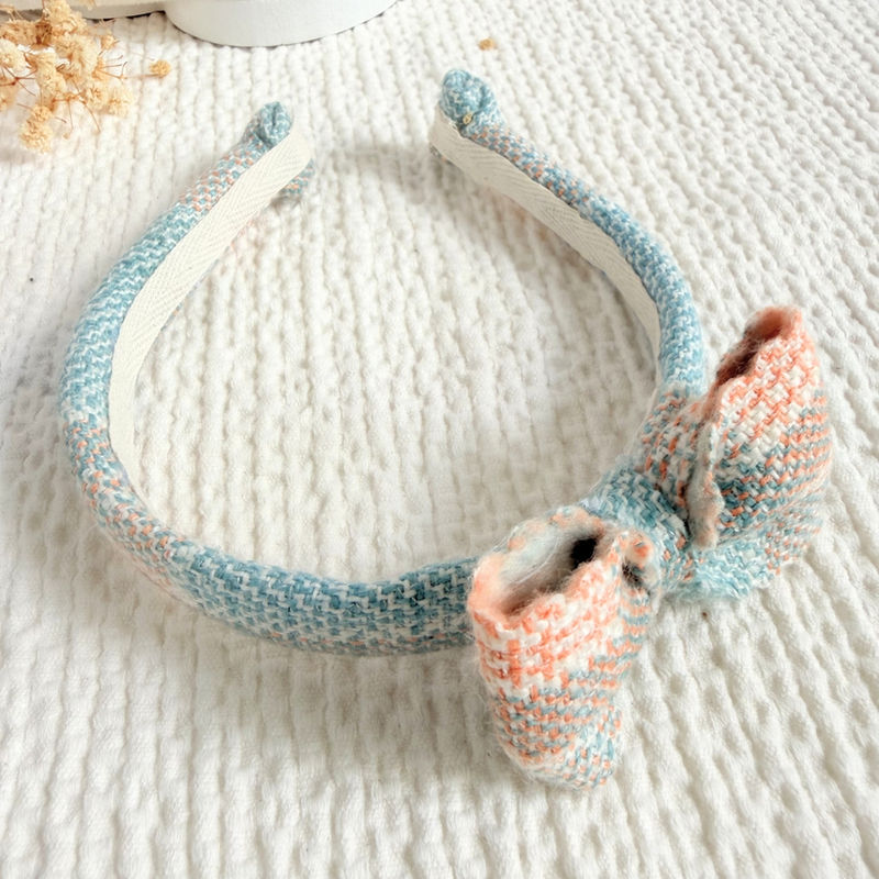 Baby first year milestone photos South Africa monthly — Rosy Bloom Rose Clip Mira Accessories