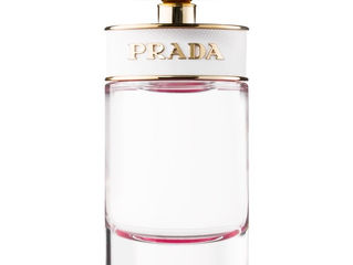 Hoy es el dia internacional del beso y Prada lo celebra