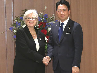 日仏防衛相 連携強化で一致 ロードマップに署名