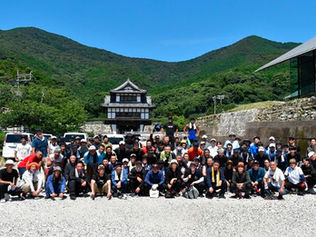対馬博物館の石垣清掃 対馬駐屯地などから100人