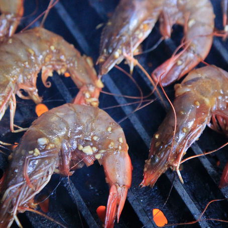 GRILLED GARLIC PRAWN, SCALLOPS & MANGO SALSA